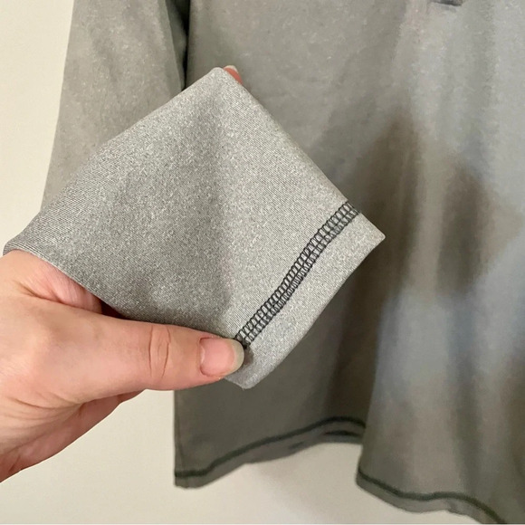 Vineyard Vines Performance Quarter Zip Sweatshirt - Picture 4 of 5